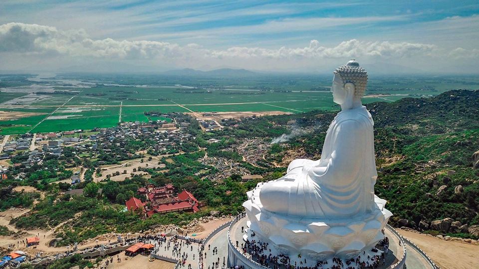 tượng Phật ngồi Thích Ca Mâu Ni lớn nhất Đông Nam Á. 