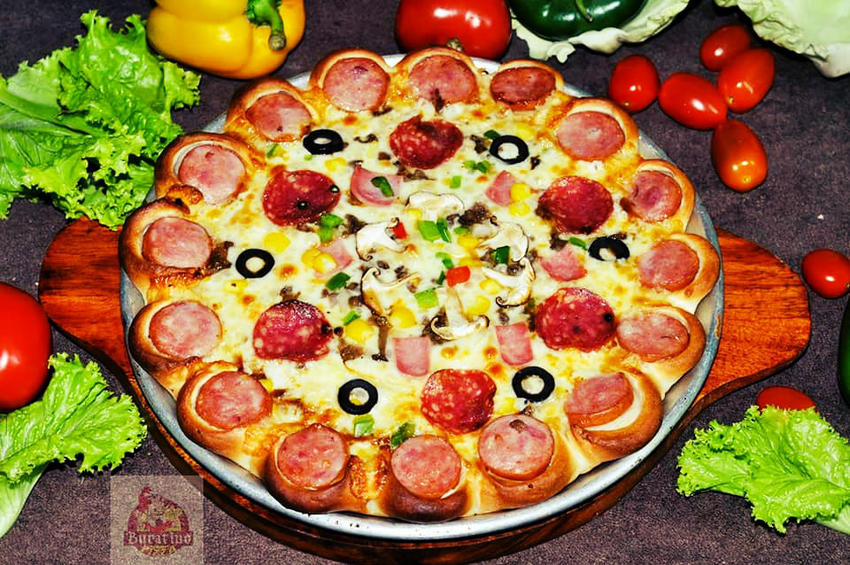 Pizza với xúc xích ú nụ - Ảnh: Buratino Pizza 