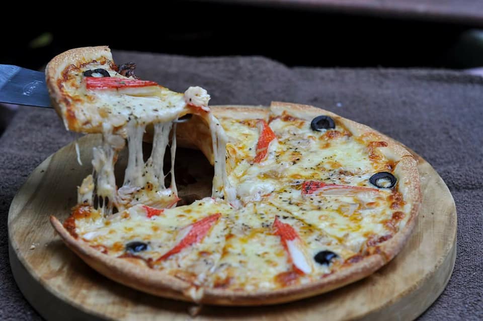 Pizza thanh cua cũng không lém cạnh đâu nhé - Ảnh: Buratino Pizza