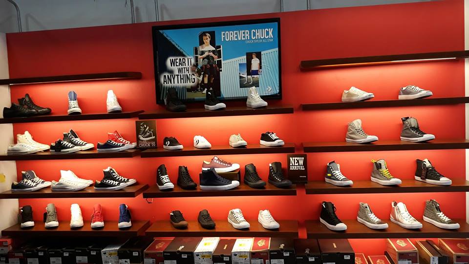 Tổng hợp các shop giày sneaker tại Quy Nhơn vạn người mê - Ảnh: Converse Quy Nhơn