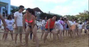 Đội hình bikini thắng kéo co trên bãi biển Quy Nhơn